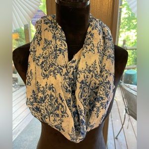 NWT Infinity Scarf AA260AC